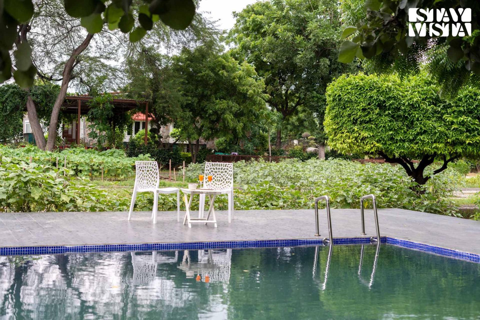 Stayvista At Idyllic Farmhouse - A Glasshouse With Outdoor Pool Gurgaon Exterior foto